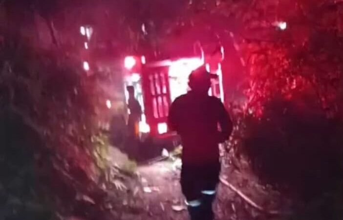 Polsek Bukit Batu Berjibaku Bantu Padamkan Karhutla di Tangkiling