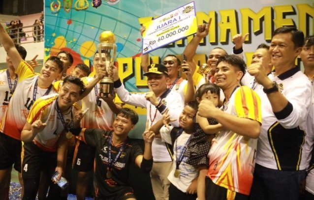 Kapolda Cup II 2026 Sukses Digelar, Gubernur Agustiar Sabran Serahkan Piala