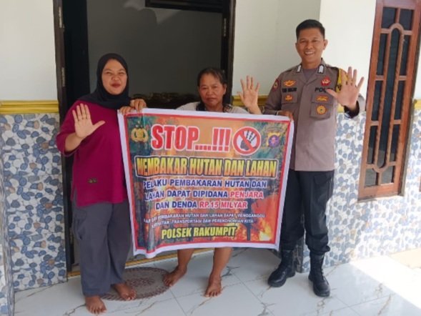 Sambangi Emak-Emak, Bhabinkamtibmas Polsek Rakumpit Imbau Antisipasi Karhutla