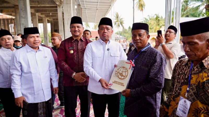 Pulihkan Masjid Pascabencana, Nusron Wahid Serahkan Sertipikat Wakaf dan Bantuan Rp500 Juta di Aceh Tamiang