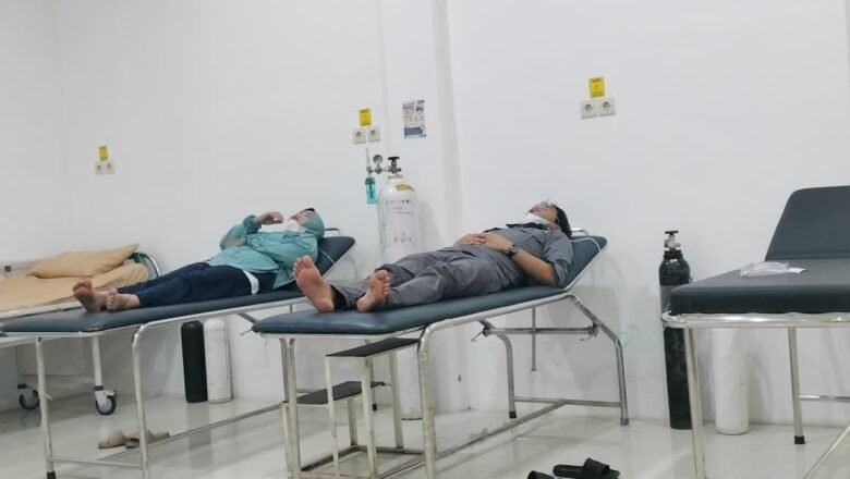Kabut Asap Masih Pekat, Warga Manfaatkan Ruang Oksigen Puskesmas Menteng
