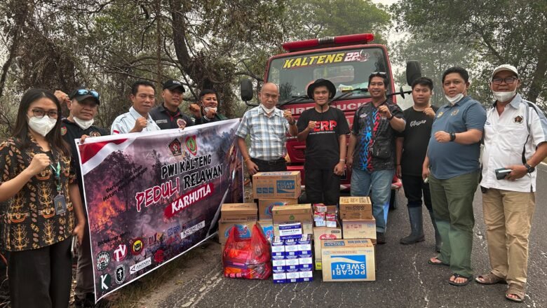 PWI Kalteng Salurkan Bantuan untuk Relawan Karhutla di Palangka Raya