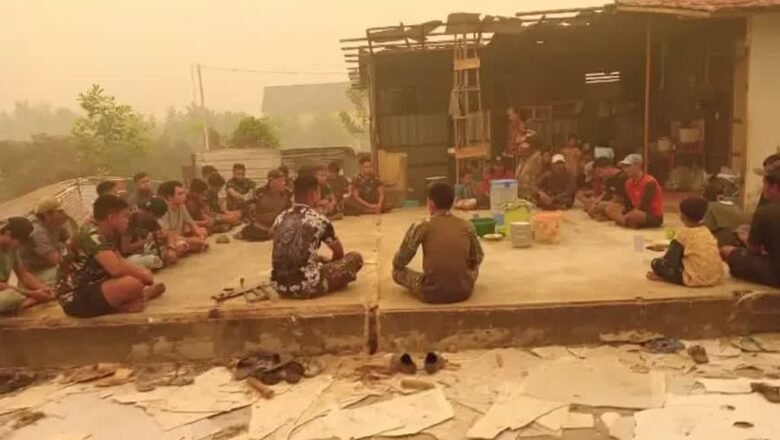 Eratkan Kebersamaan, Satgas TMMD dan Warga Bukit Tunggal Makan Bersama