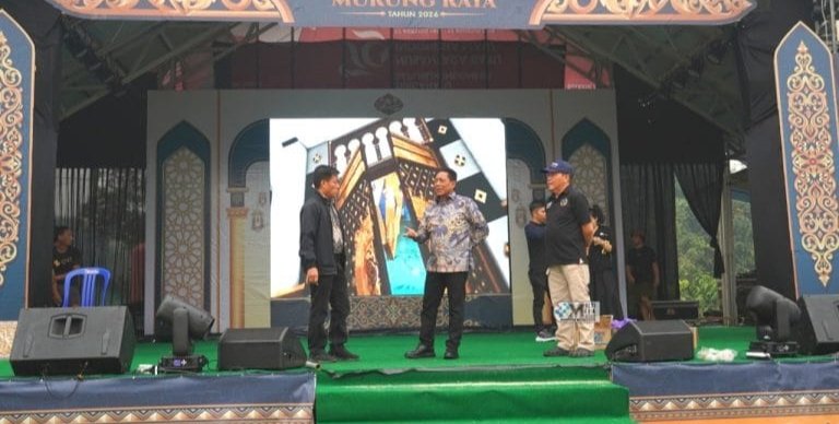 Jelang MTQ XI, Bupati Heriyus Tinjau Kesiapan Panggung Utama di Laung Tuhup